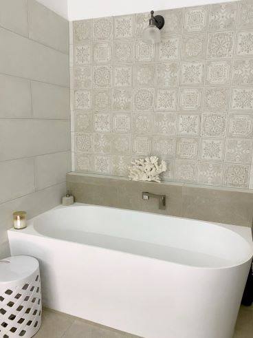 bathroom feature wall tiles